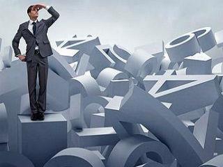 Σήμερα υπάρχουν απίστευτα κεφάλαια, τα οποία στριφογυρίζουν ανά τον κόσμο και θέλουν να επενδυθούν. Πολλά χρήματα από την Κίνα, τη Ρωσία, τις αραβικές χώρες -αλλά και από τον βορρά της Ευρώπης, που έχει σημαντικά πλεονάσματα αλλά δεν εμπιστεύεται πλέον τον νότο και την Ελλάδα περισσότερο από οποιαδήποτε άλλη ευρωπαϊκή χώρα.